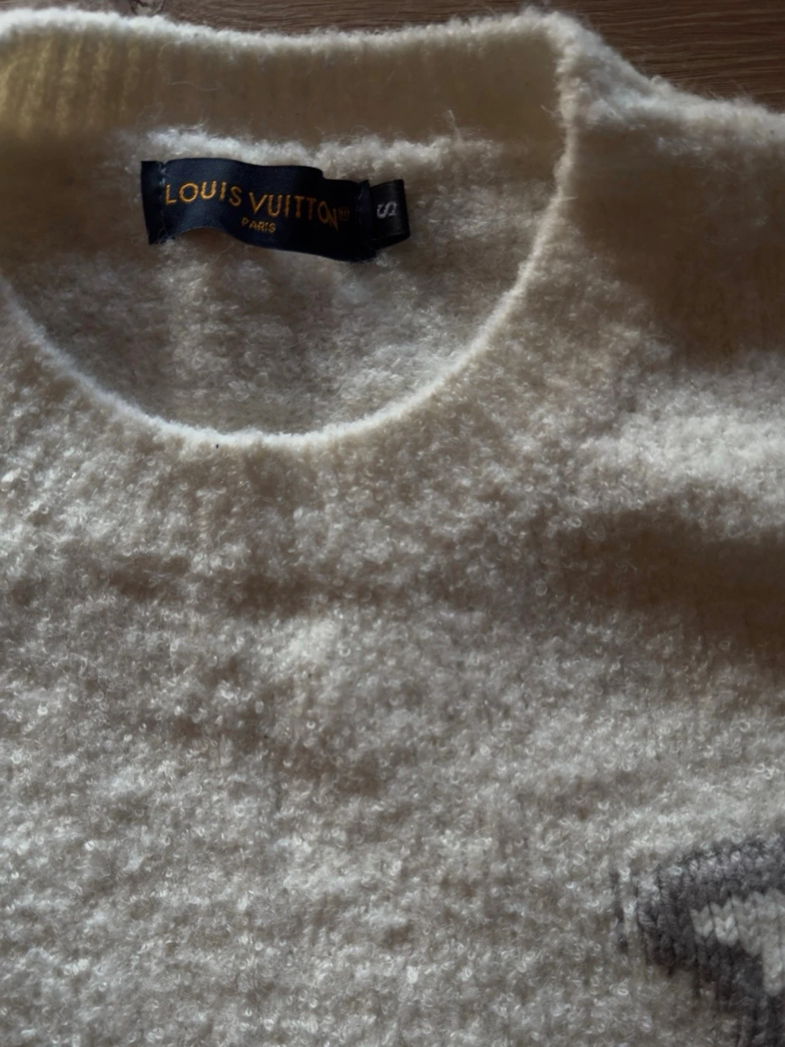 Vit stickad Louis Vuitton tröja  - 1