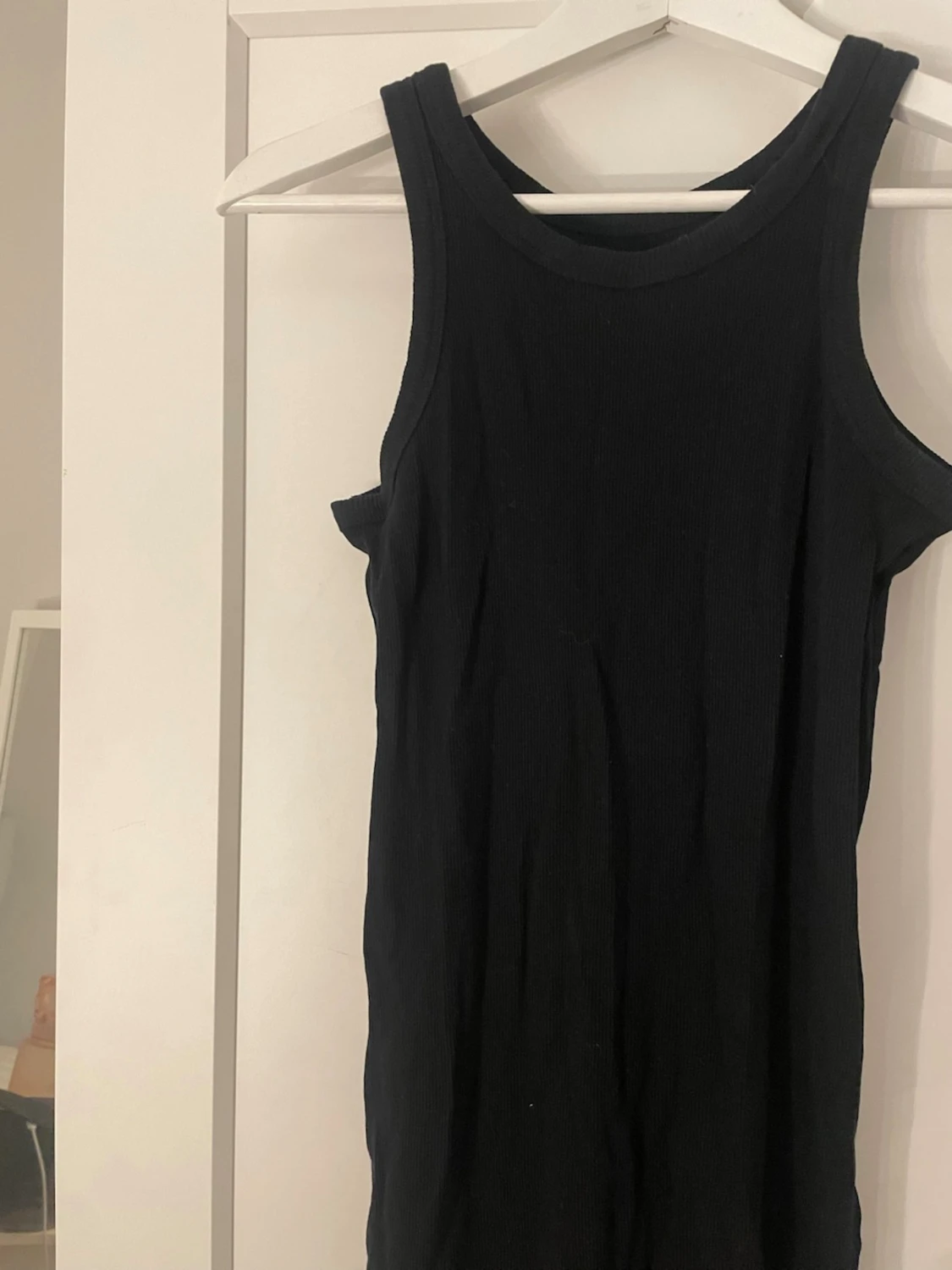 Svart ribbad långklänning - 1