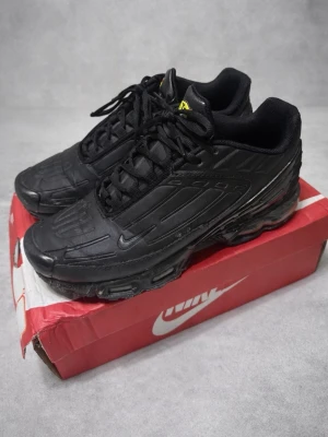 Nike TN - Säljer nu ett par Nike TNs, skorna är använda därför av det billiga priset! Box följs med vid köp. Hör av er vid frågor!