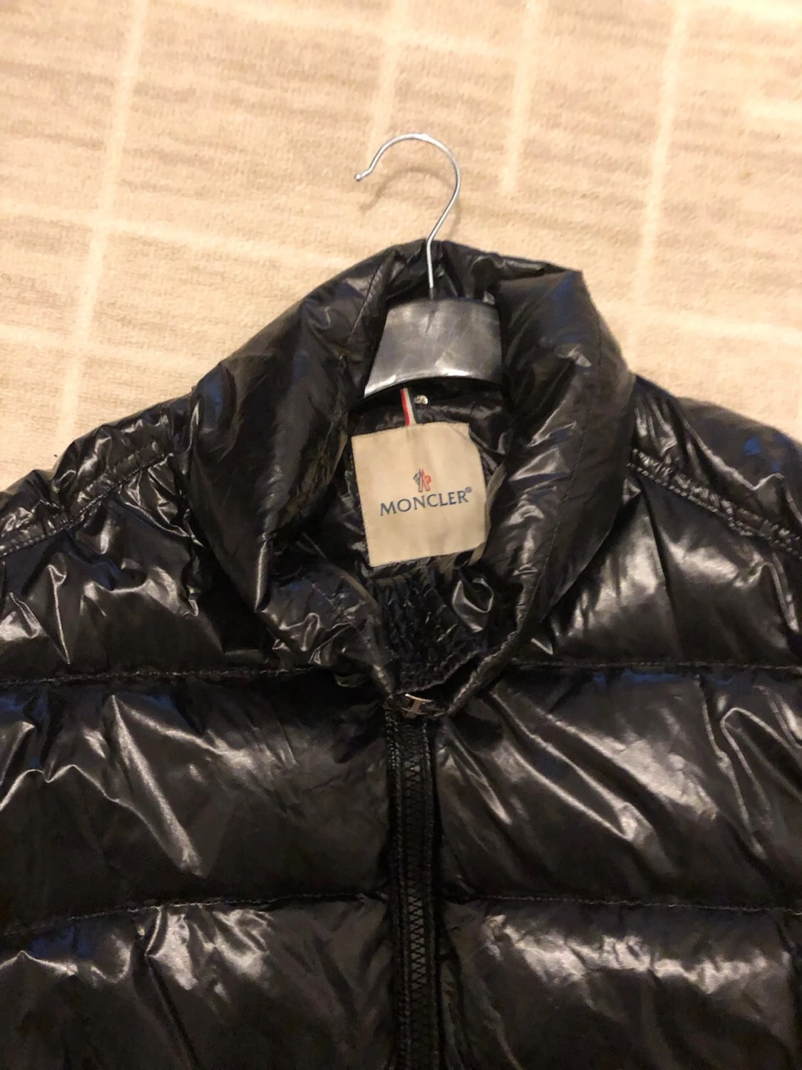 Svart dunjacka från Moncler