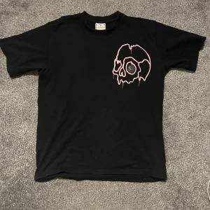 Philipp Plein T-shirt - Svart t-shirt från Philipp Plein i storlek M                           Knappt använd och har inga skador                                  Köpt på farfetch 