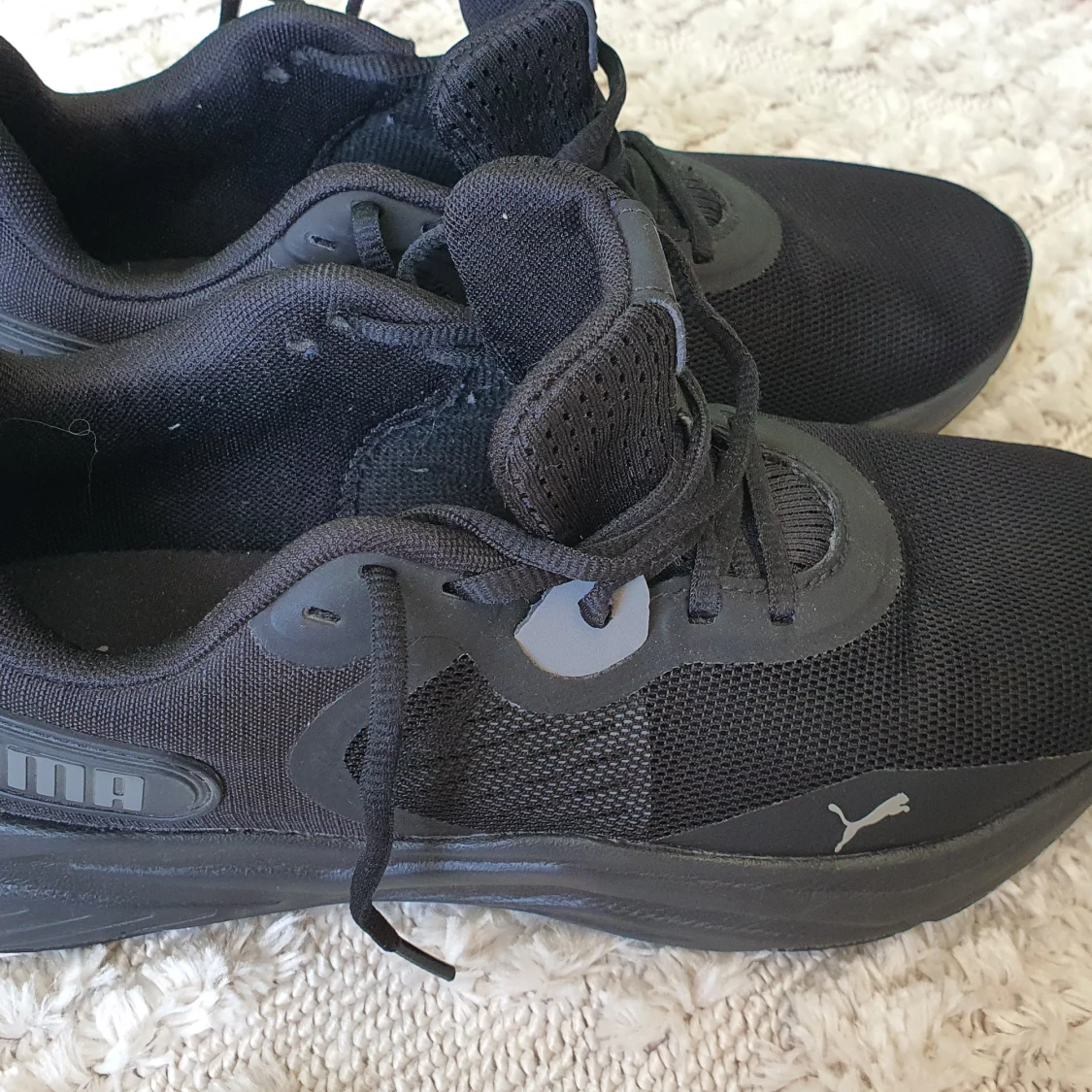 Svarta sneakers från Puma Softfoam - 3