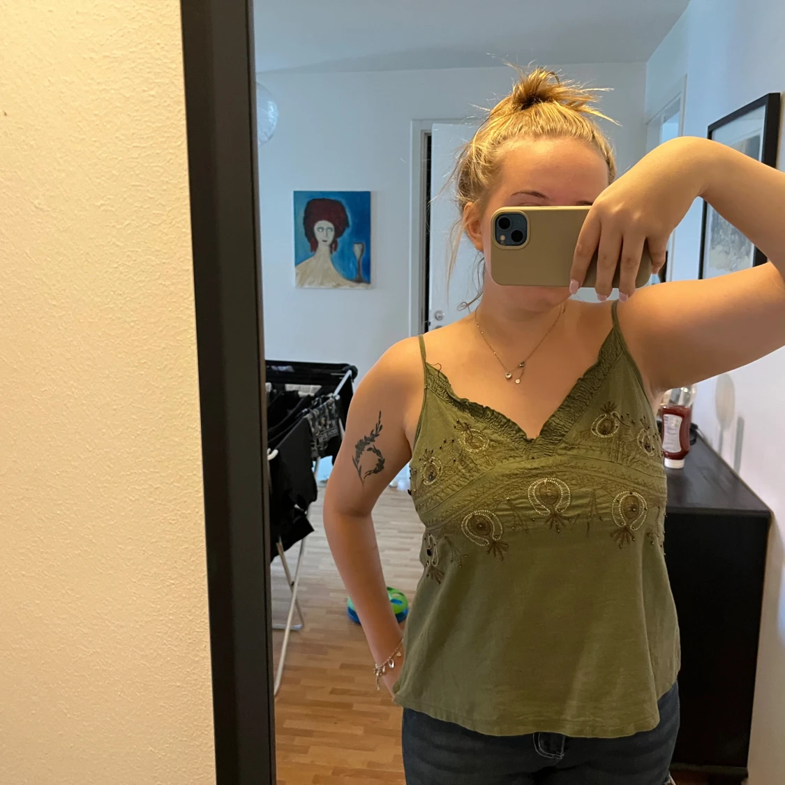 Olivgrön broderad linnetopp MAS Fashion - 1