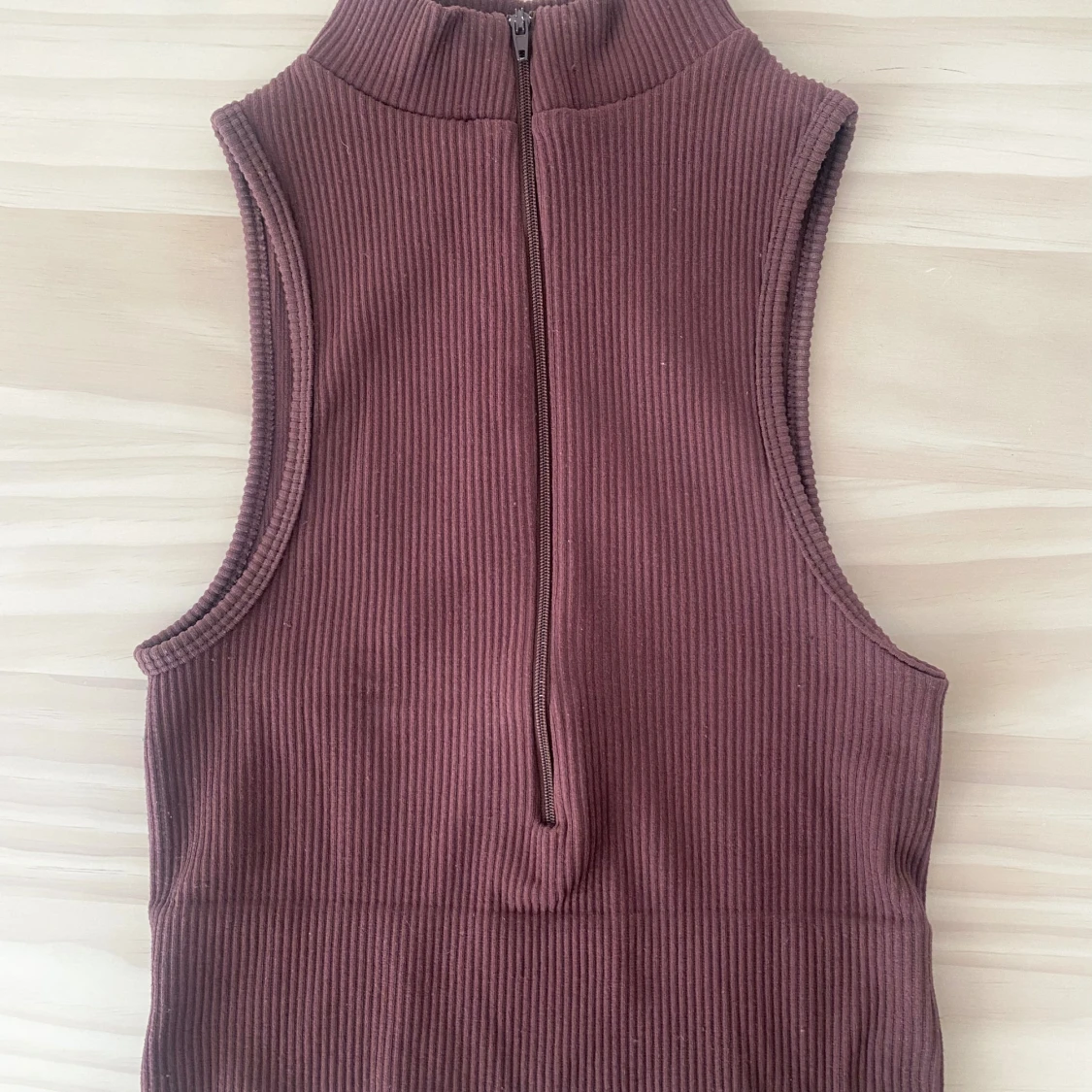 Brun ribbad croppad linnetopp - 1