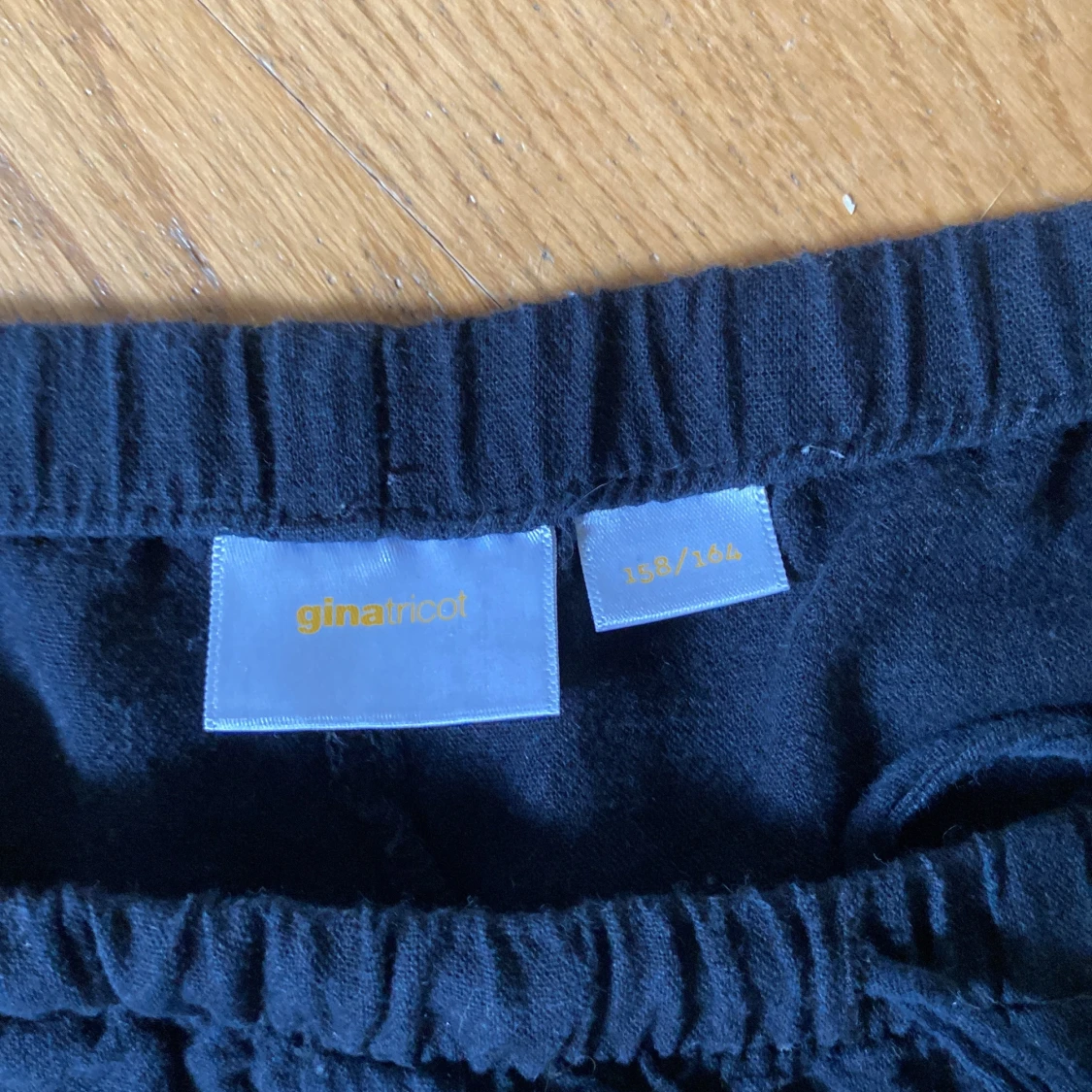 Svarta linnebyxor från Gina Tricot - 3