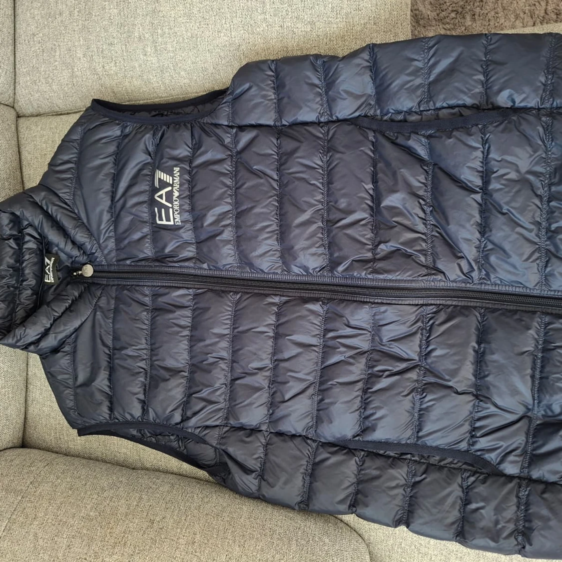 Svart dunväst från EA7 Emporio Armani