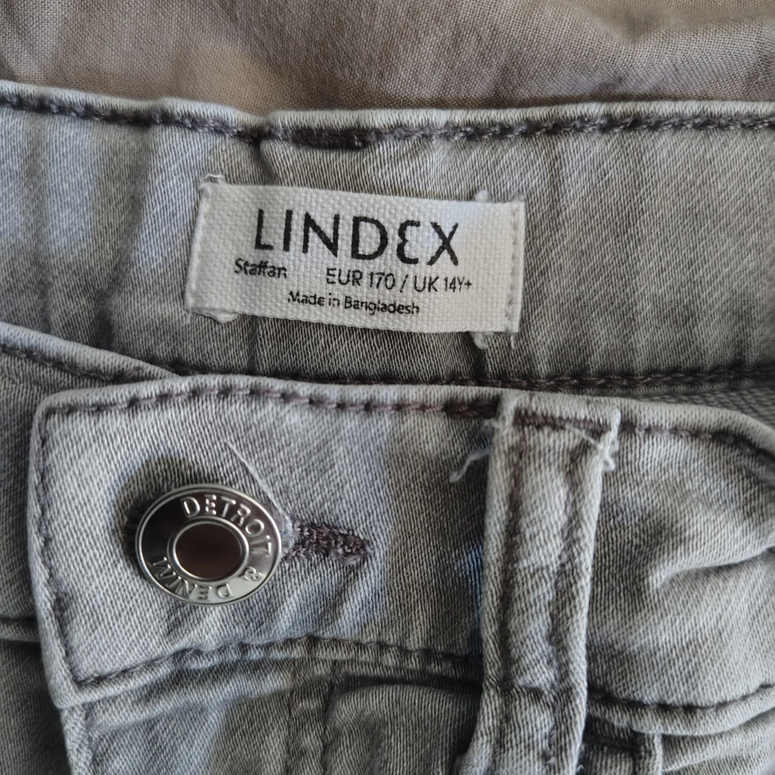 Grå jeans från Lindex, storlek 170 - 1