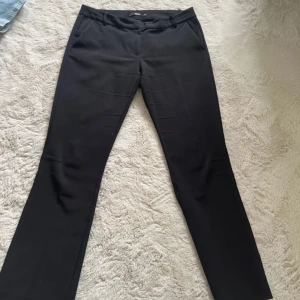 bikbok kostymbyxor - super snygga bekväma kostymbyxor, populära, är i strl 40