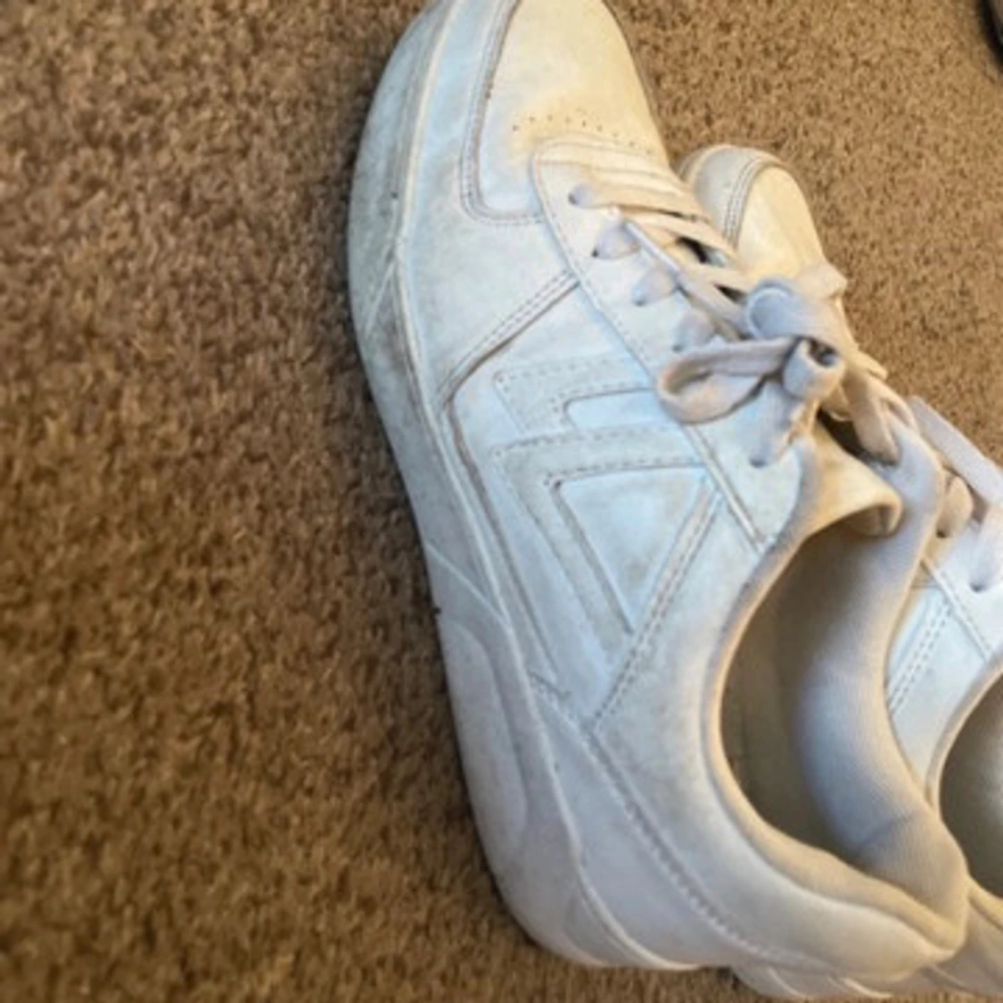 Vita sneakers med snörning - 1