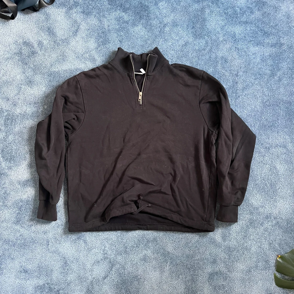 Svart half zip tröja från Weekday