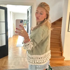 Kappa från Zara  - Säljer denna söta gröna jacka från Zara 💕 