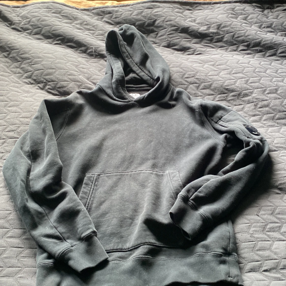 Svart hoodie från C.P. Company