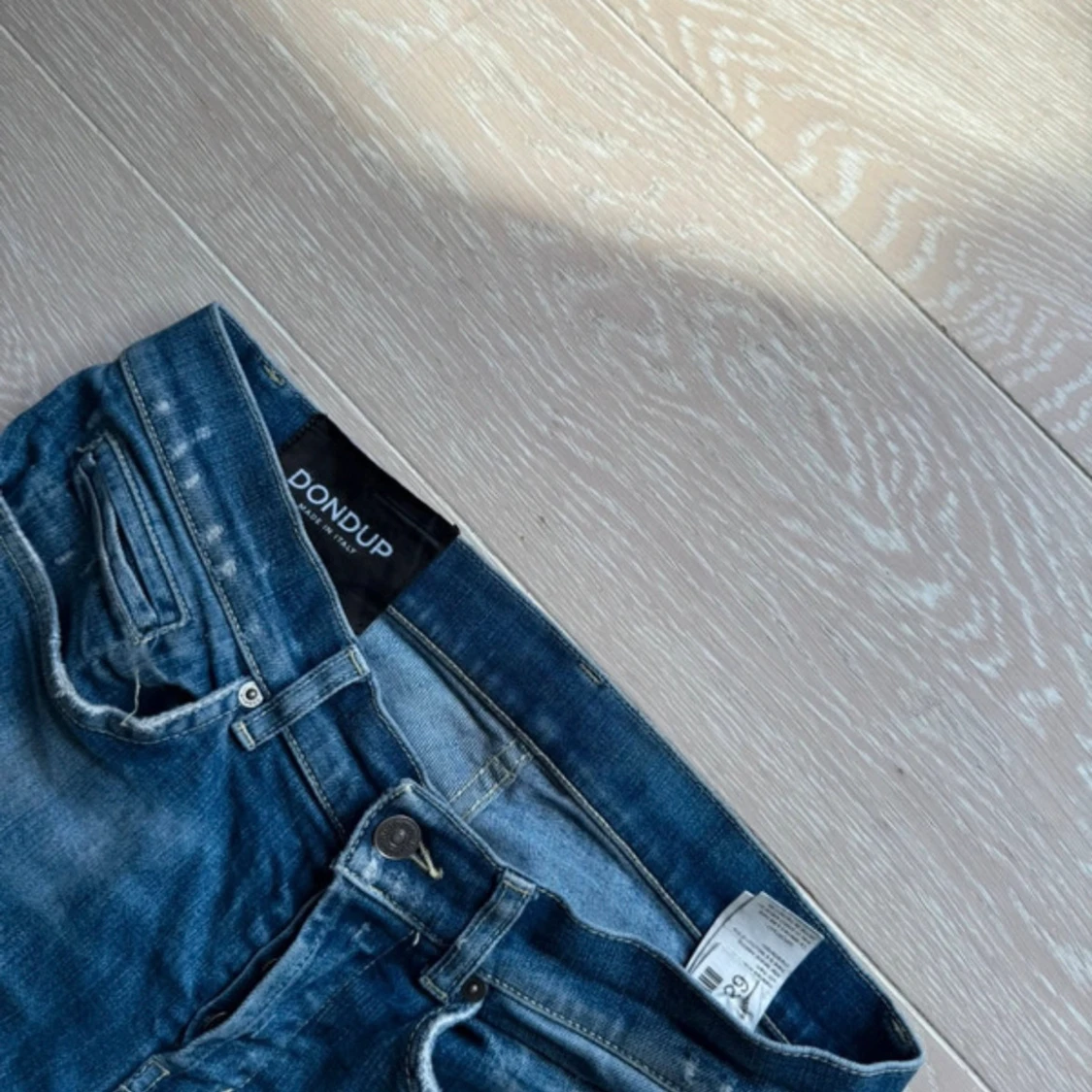 Blå slitna jeans från Dondup - 2