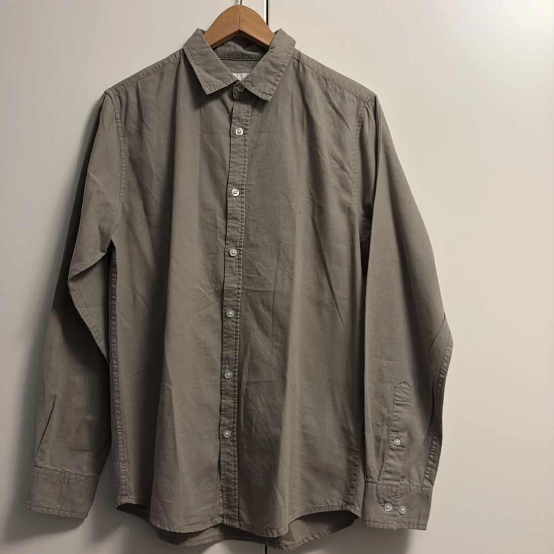 Beige skjorta från 157, storlek S