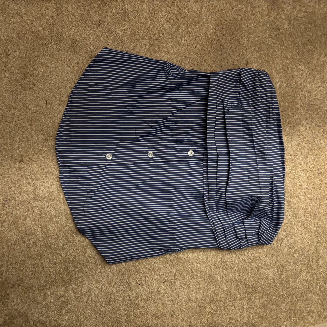 Blåvit randig tubb topp med knappar