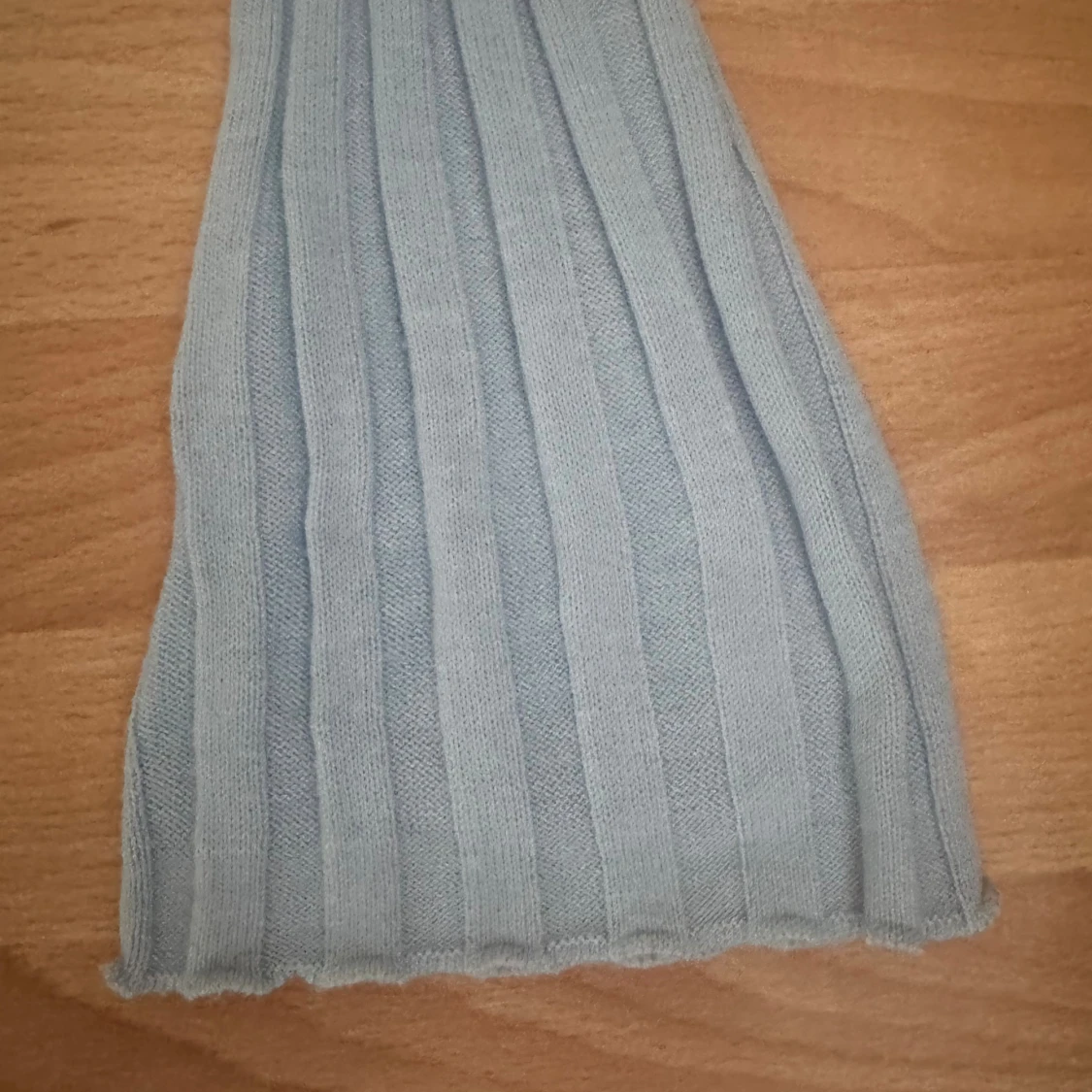 Ljusblå ribbad stickad tröja Divided - 2