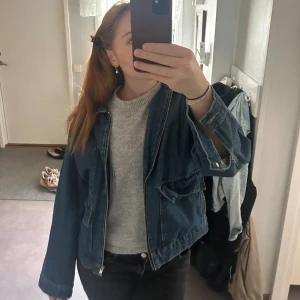 Jeansjacka från hm - Jätte fin jeansjacka från hm i storlek m