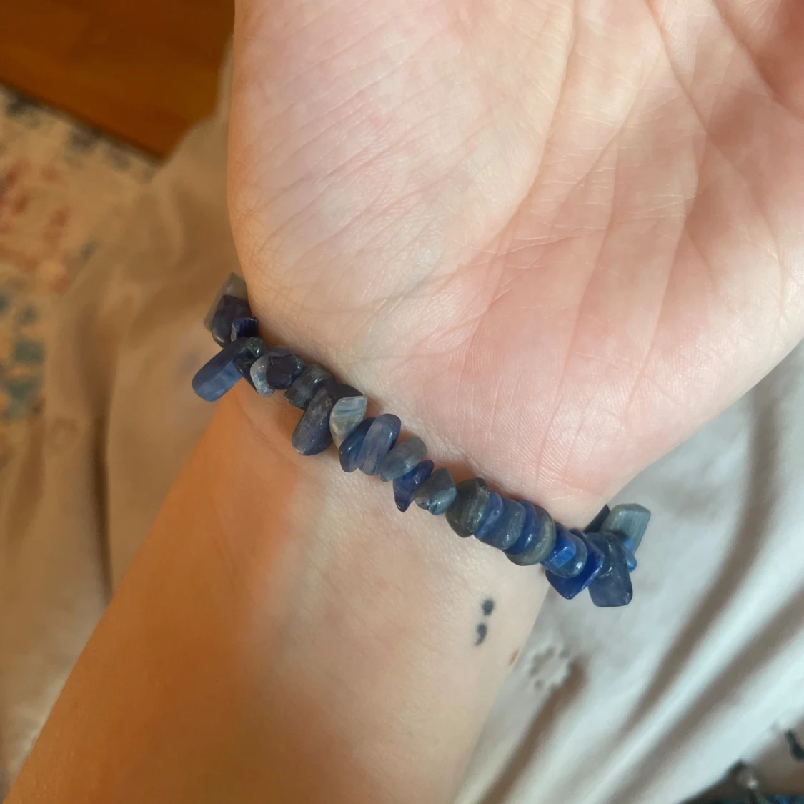 Två stenchipsarmband i lila och blått - 2