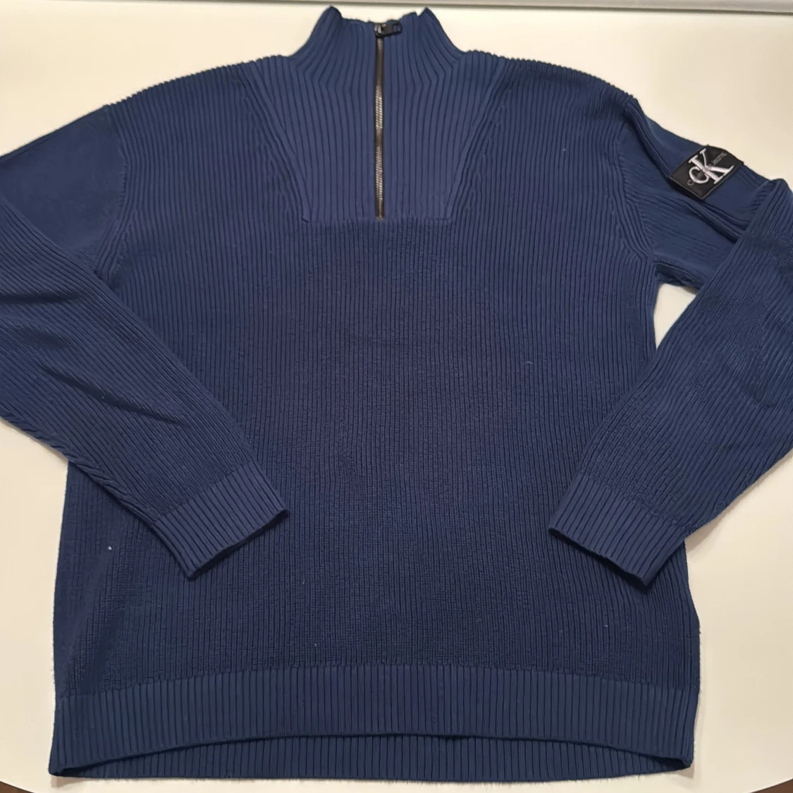 Blå stickad half zip från Calvin Klein