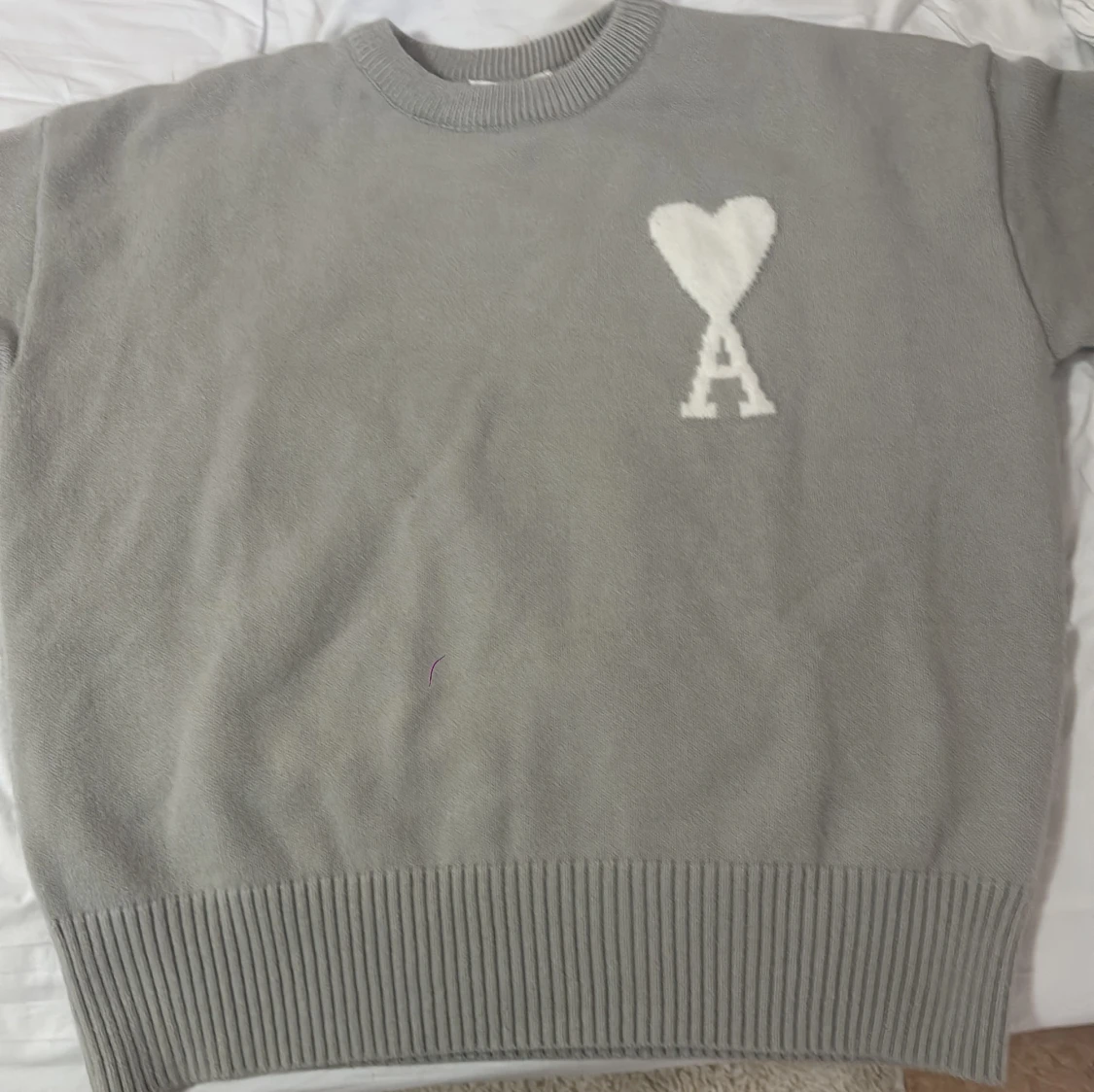 Grå stickad tröja från Ami Paris