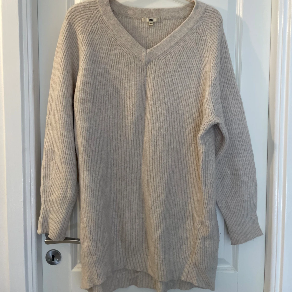 Uniqlo Beige stickad tröja 