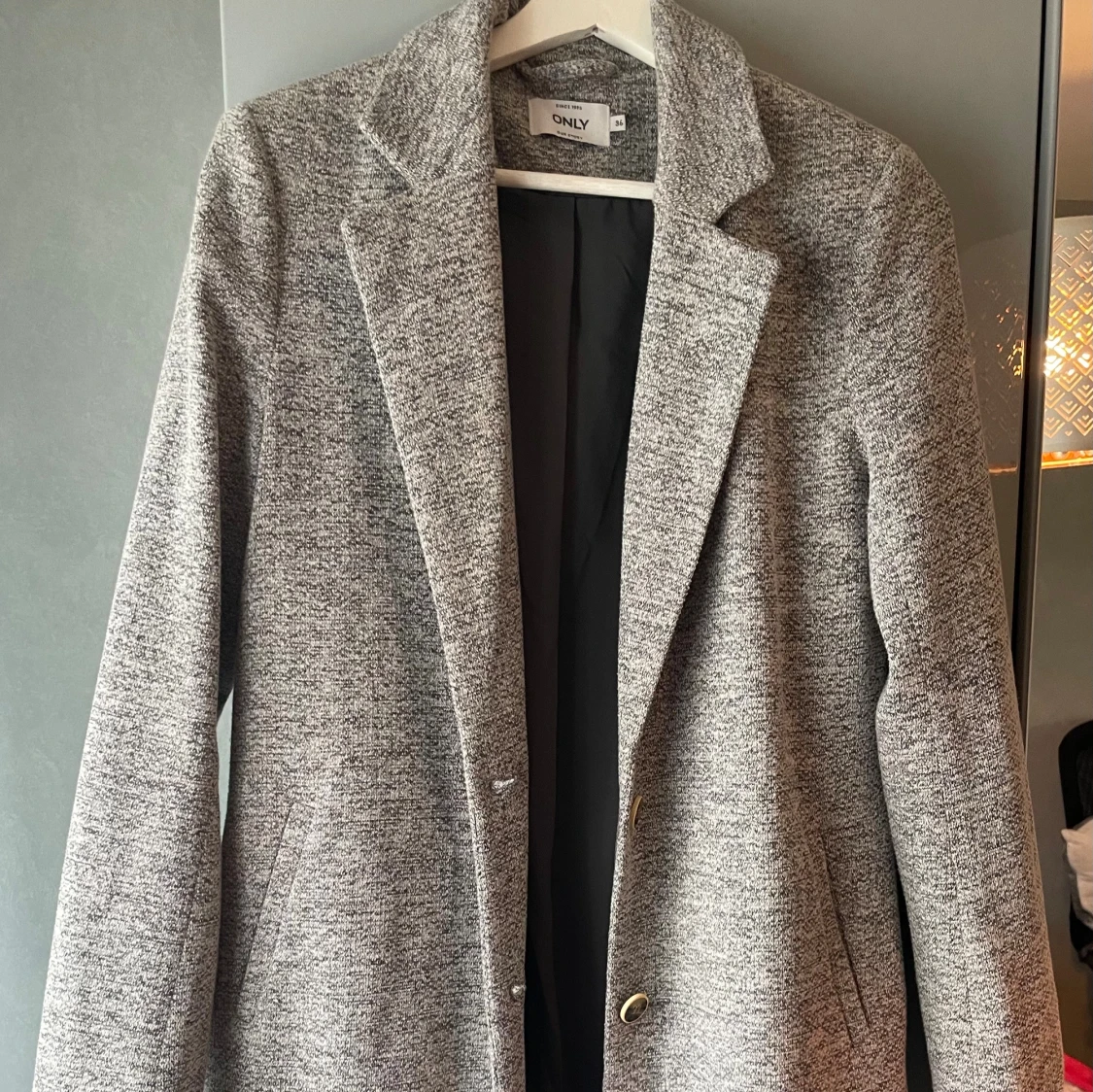 Grå kappa från ONLY 