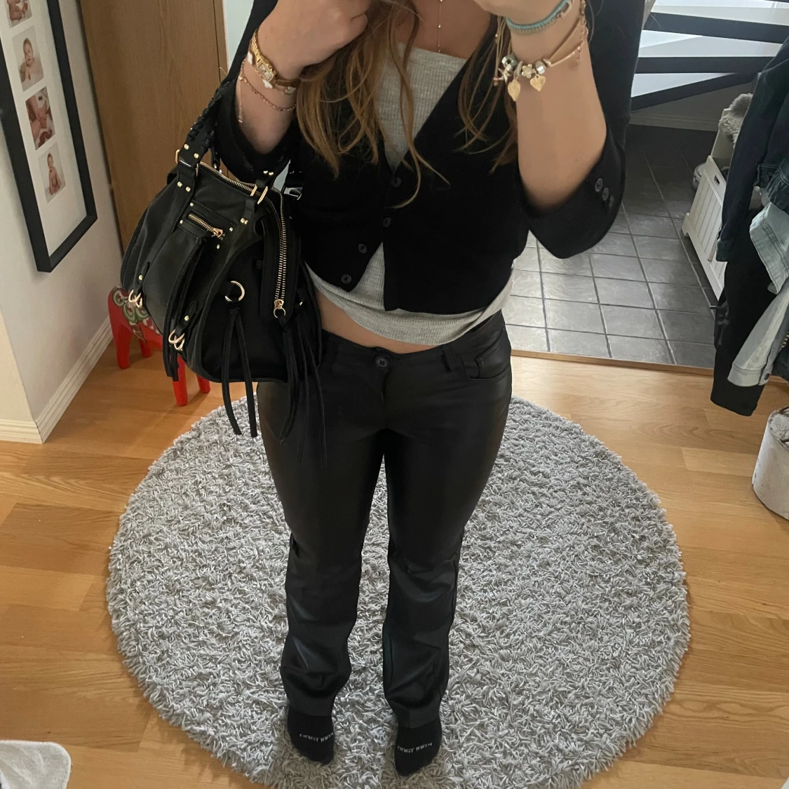 Svarta skinnbyxor från BikBok