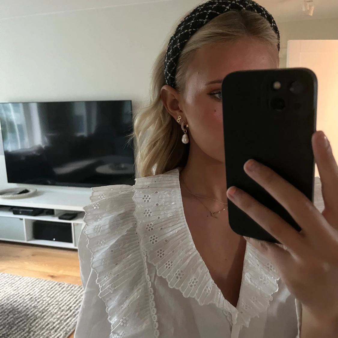 Vit blus med volangkrage och spets - 4