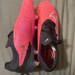 Nike Phantom GX Elite - Använda ett par gånger men annars jätte fin skick. Storlek 42. Kan diskutera priset