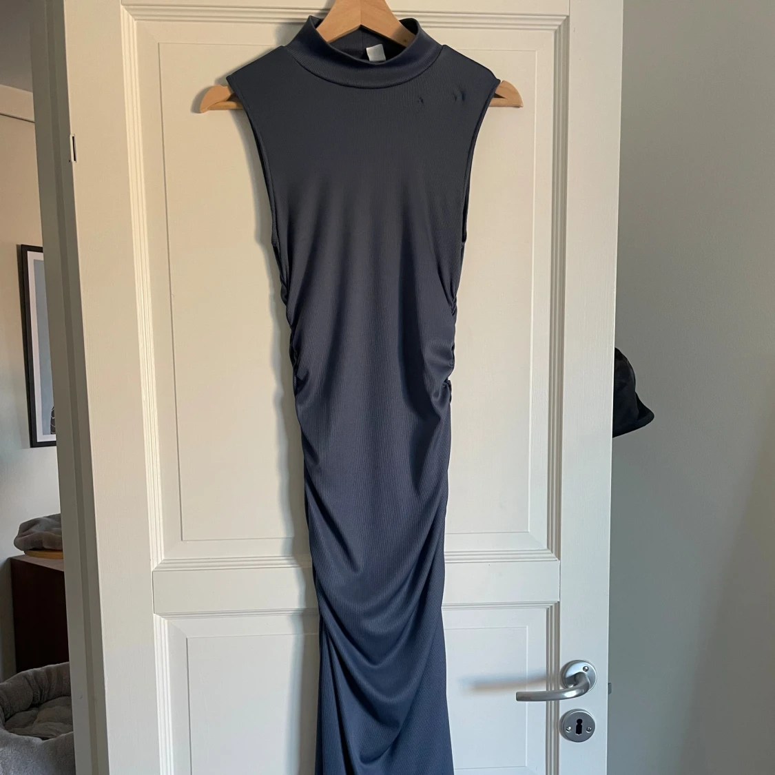 Mörkblå långärmad klänning från Zara