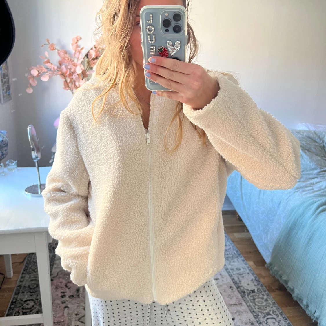 Beige teddyjacka från NLY Trend - 2