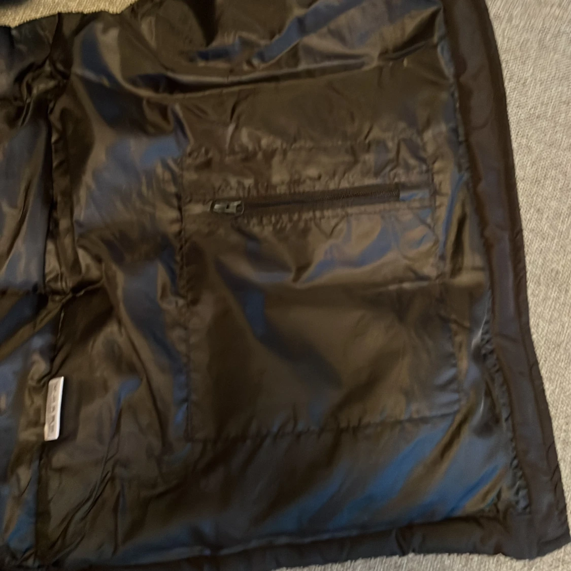 Svart dunväst från True North - 2