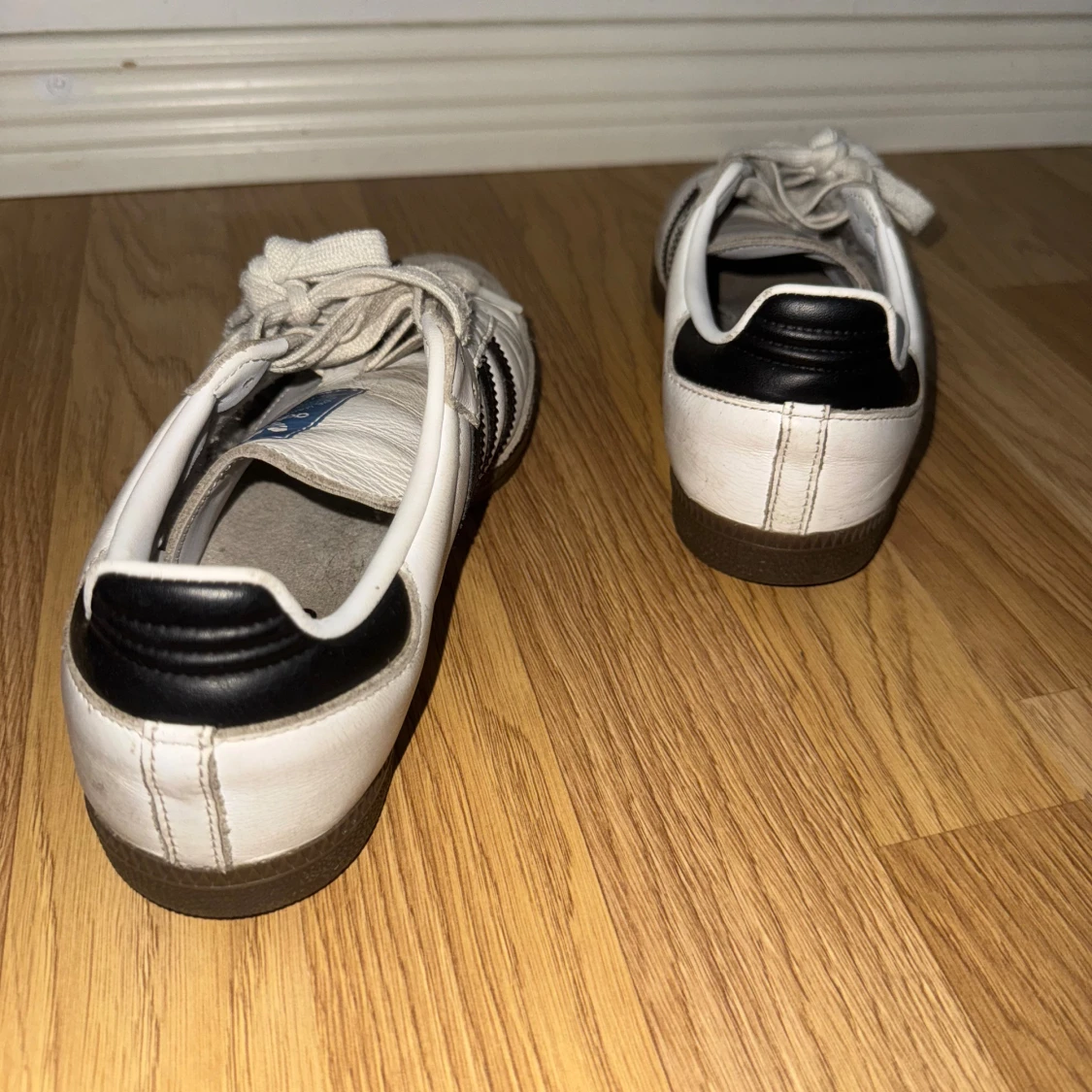 Adidas Samba vita och svarta sneakers - 4