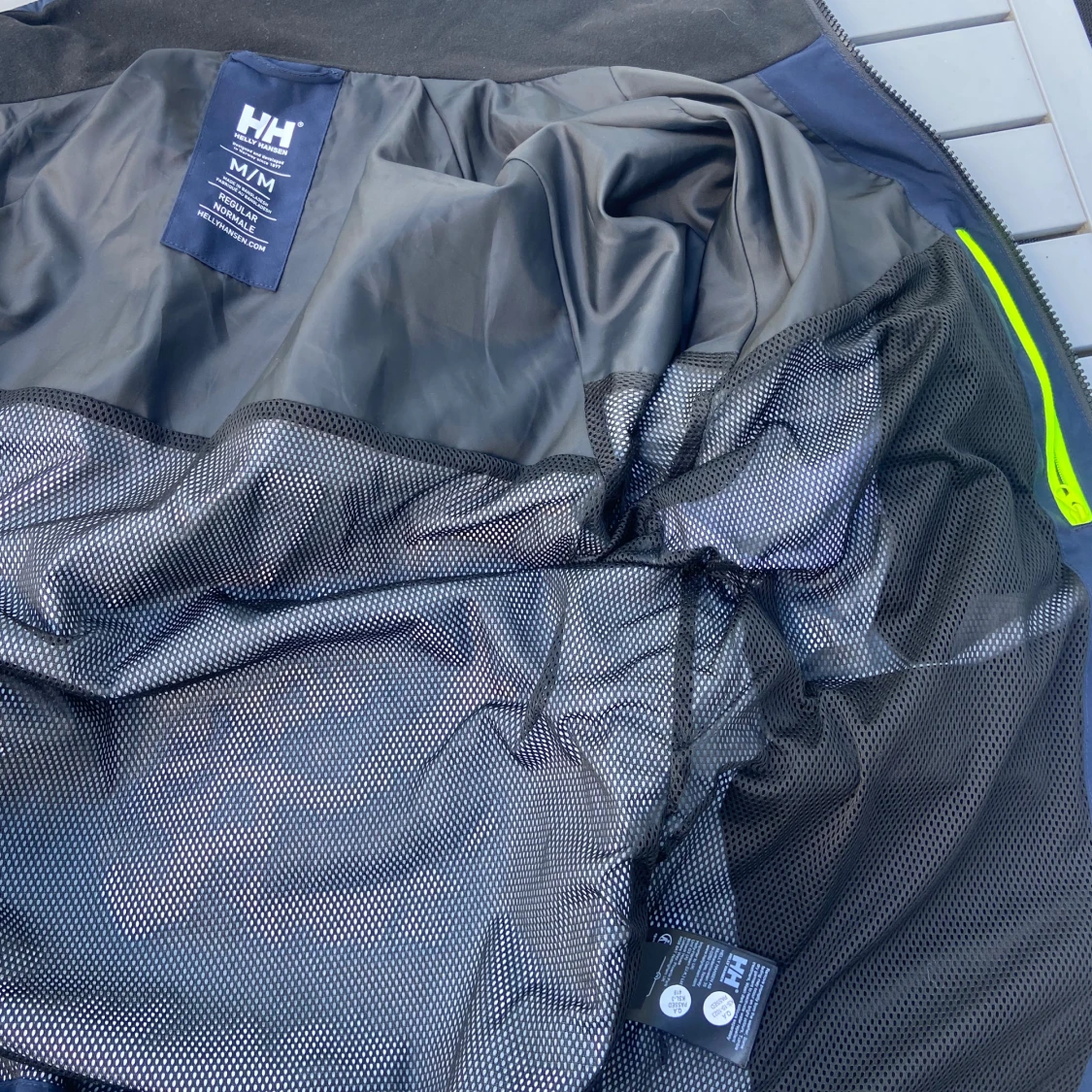 Marinblå Helly Hansen vindjacka M - 2