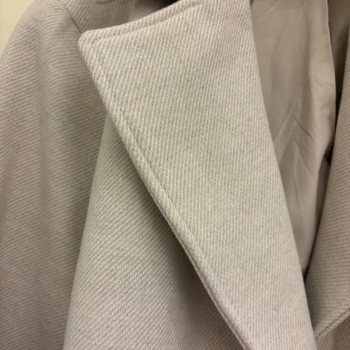 Beige kappa med bred krage från H&M - 3