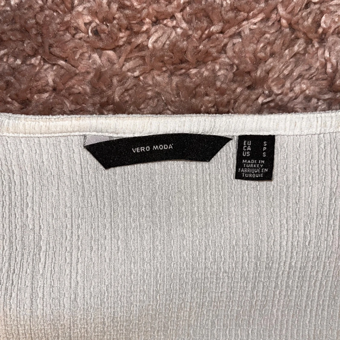 Vit v-ringad topp från Vero Moda - 1