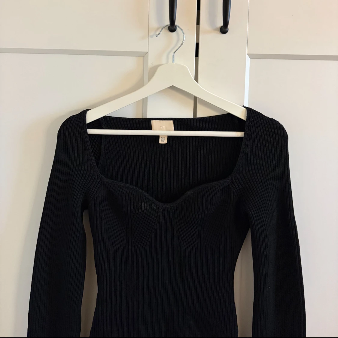 Svart ribbad topp från H&M