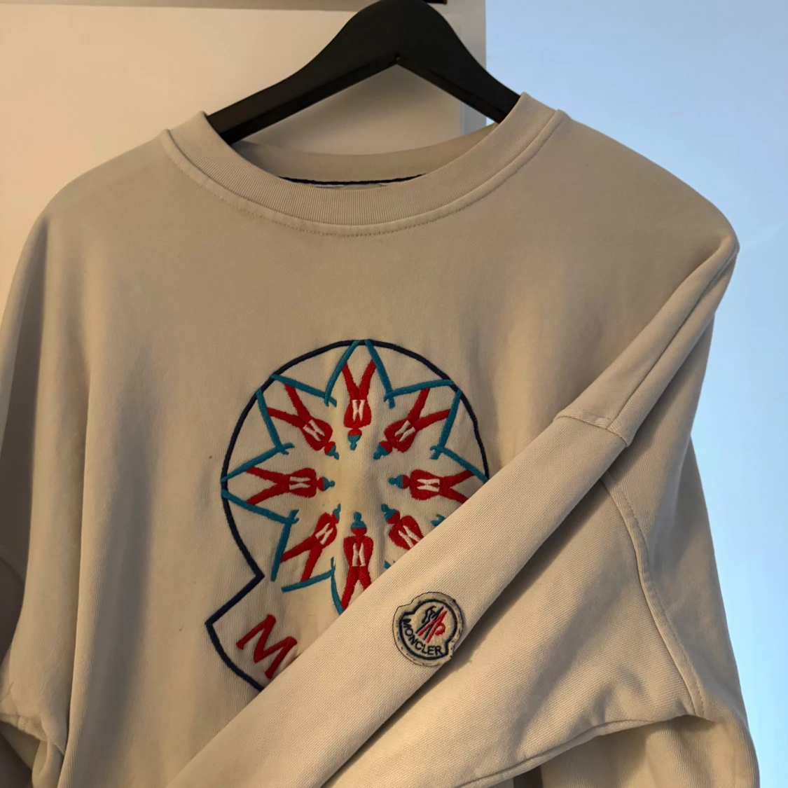 Vit sweatshirt från Moncler med brodyr - 1