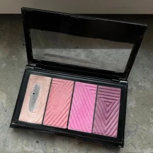 Maybelline Master Blush 10 palett  - Använd highlighter men annars fint skick!