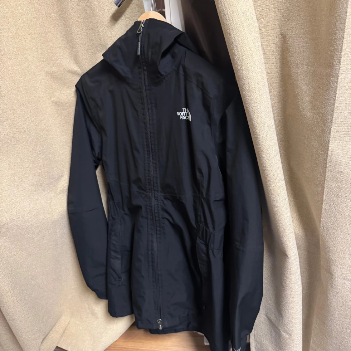 Svart vindjacka från The North Face - 1