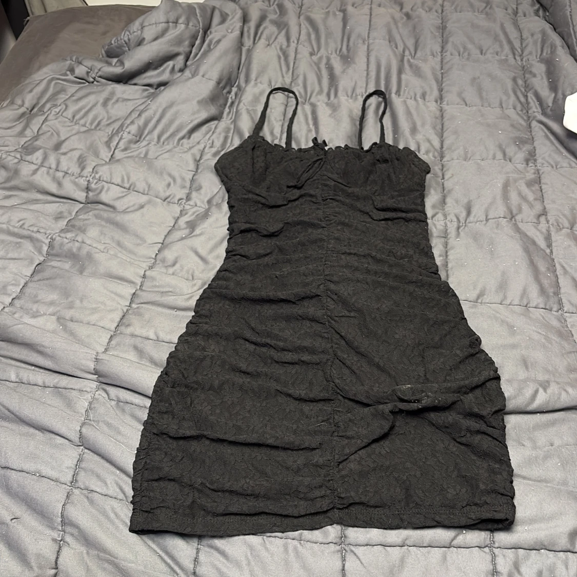 Svart kort klänning från H&M 