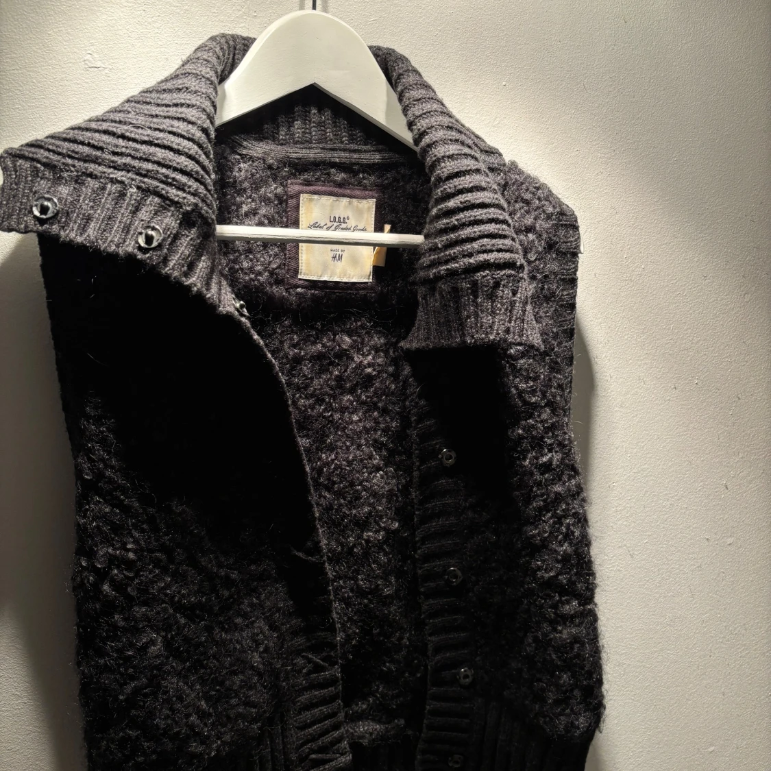 Mörkgrå väst från H&M L.O.G.G.