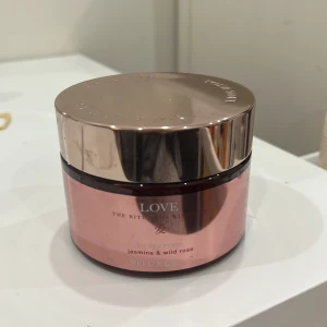 Rituals cream jasmine & rose - Bodylotion från rituals som jag använt max 2-3 gånger.
