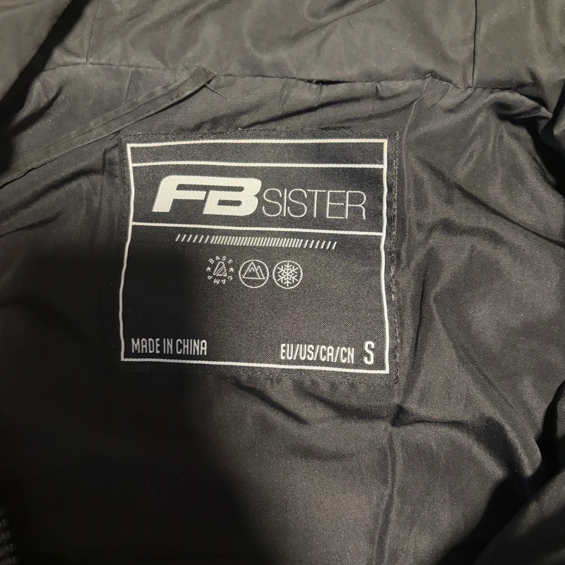 Svart pufferjacka från FB Sister - 1