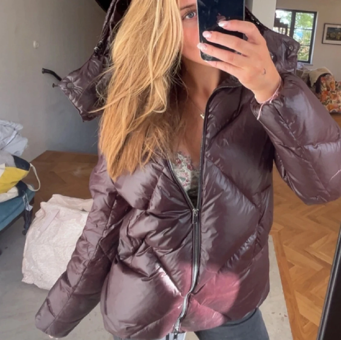 Massimo dutti vinterjacka i en vinröd färg 