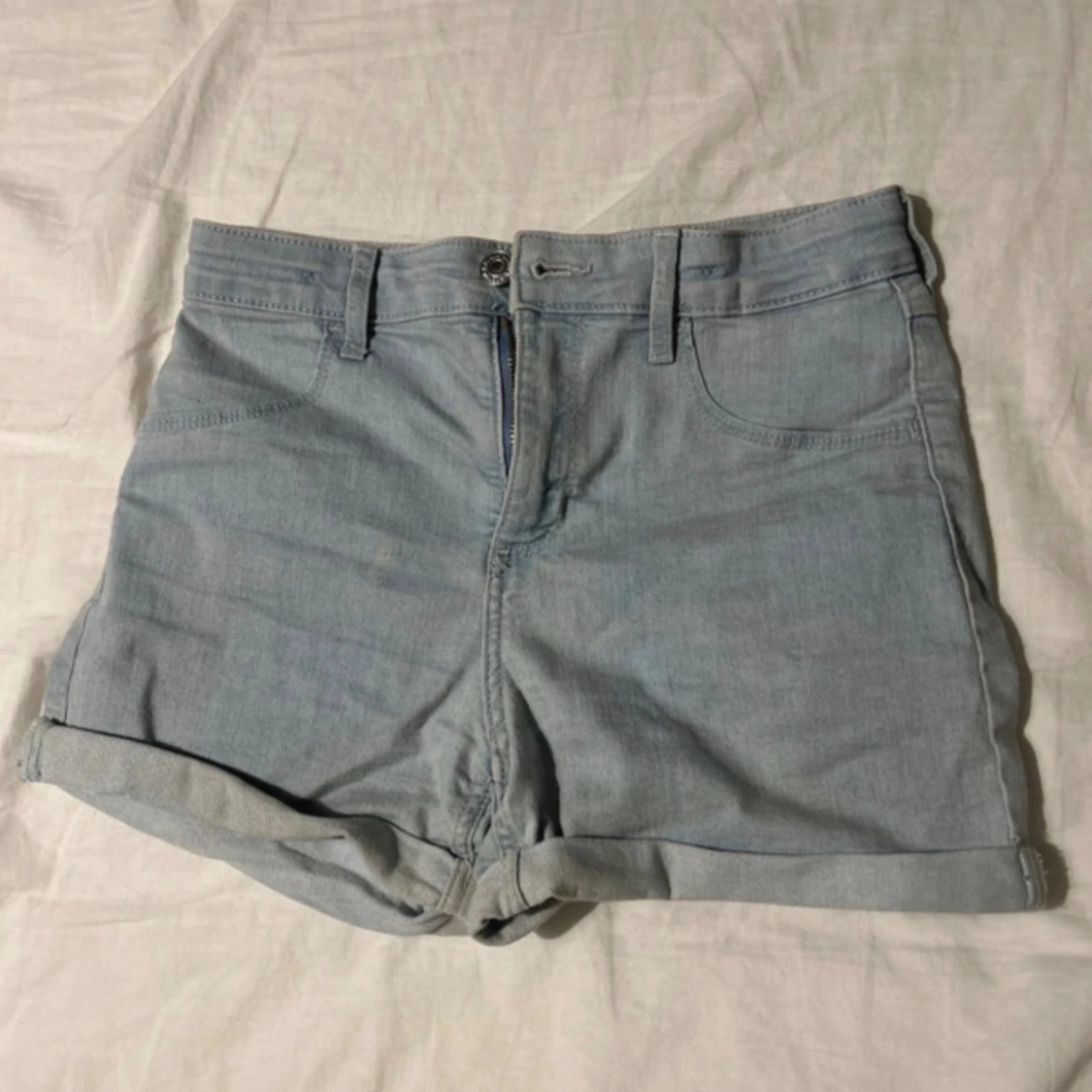 Två par denimshorts med uppvik - 3