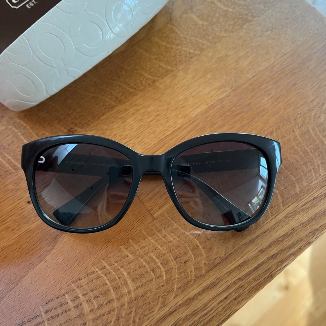Svarta solglasögon från Coach - 1