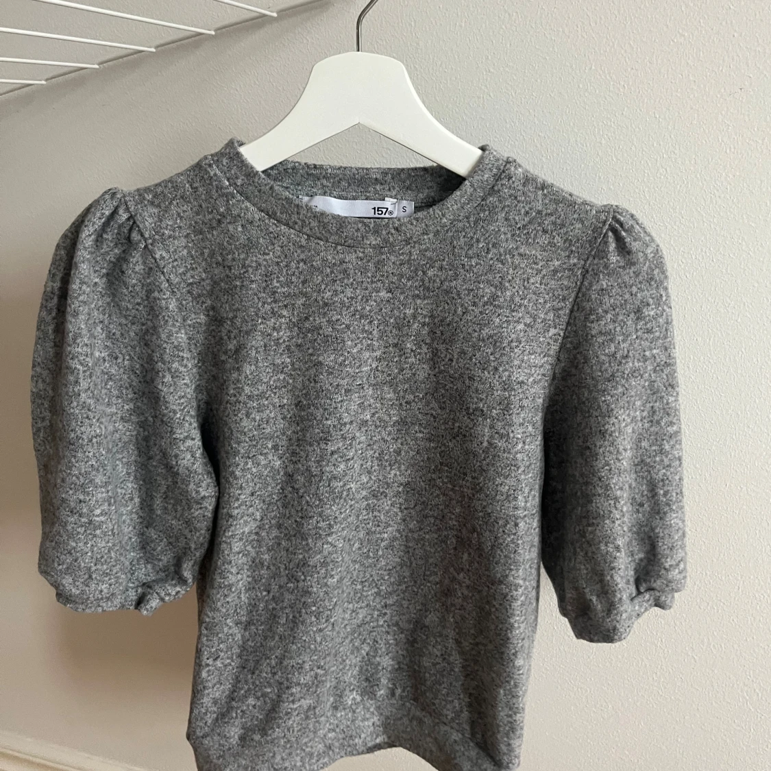 Grå puffärm tröja  - 1