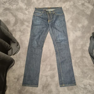 Nudie jeans - Feta nudie jeans i grymt skick. W33 L34. Billigare vid snabb affär,tveka inte på att ställa frågor.