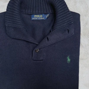 Polo rl cardigan| S - Säljer denna feta polo cardigan| storlek:S | skick:9/10 då den är testad| Nypris ca 2000kr vårt pris 1199kr| Diskuterbart| SB.Closet 